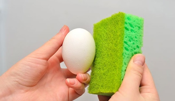 تمیز کردن تخم مرغ
