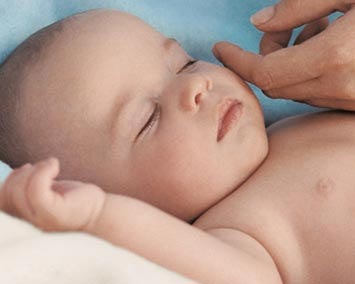 فشار و مالش پوست نوزادان در دوران شيرخوارگی